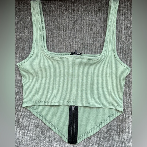 Crop Top - Picture 2 of 3